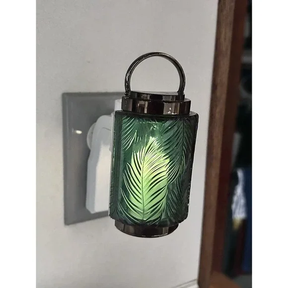 Bath & Body Works Succulent Frame, Green Jar & Squirrel Wallflower Plug-In Lot 3 - Picture 9 of 11